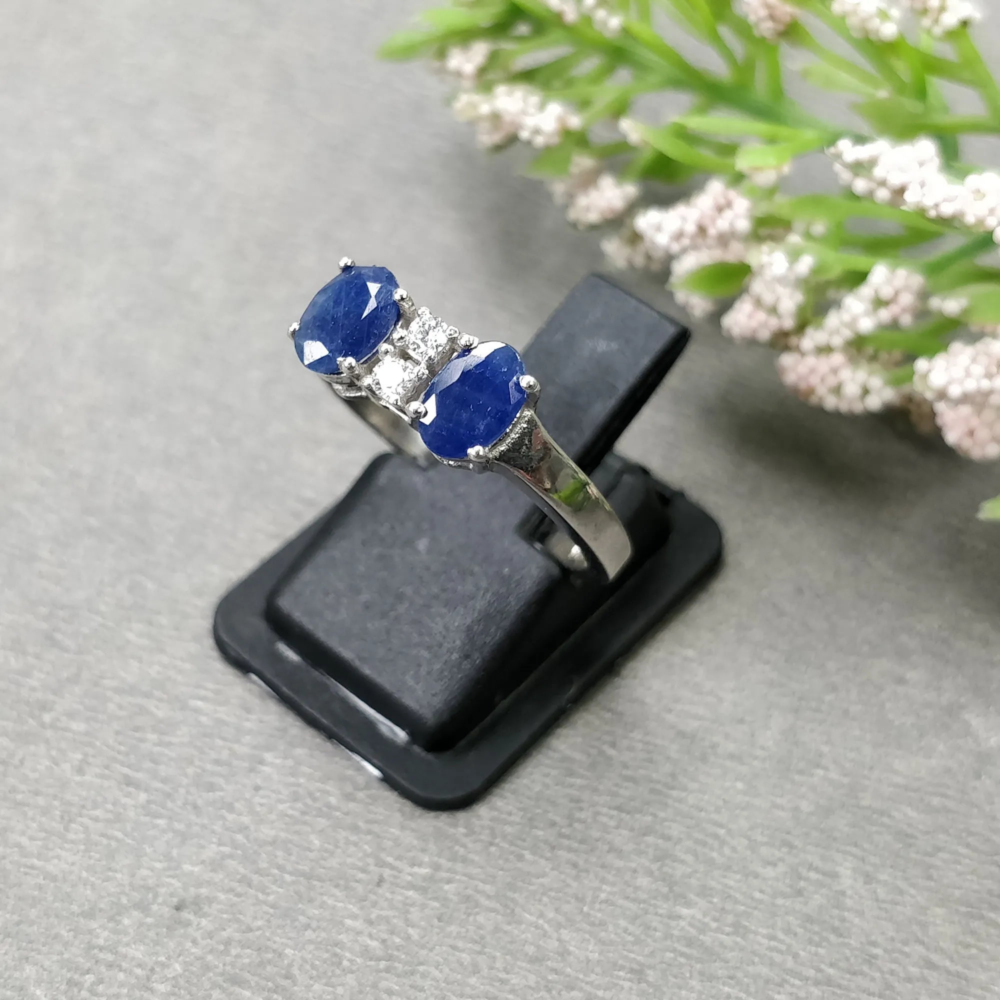 925 Sterling Silver Ring : 2.910gms Natural BLUE SAPPHIRE Gemstone With CZ Oval Normal Cut Prong Set Unisex Ring 7.5US