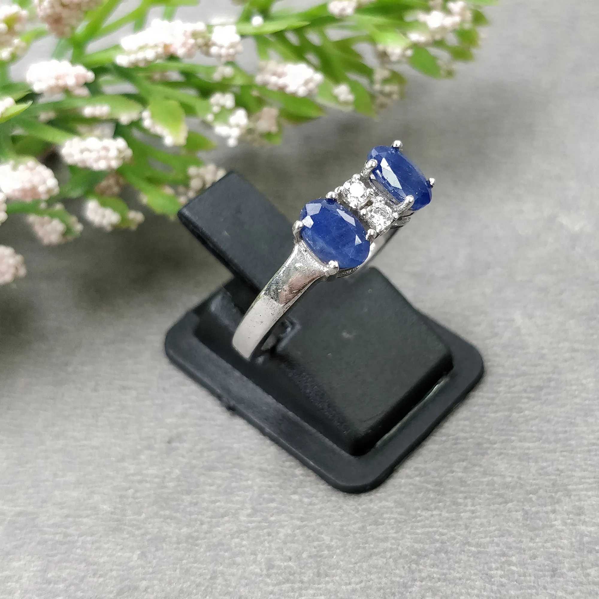 925 Sterling Silver Ring : 2.910gms Natural BLUE SAPPHIRE Gemstone With CZ Oval Normal Cut Prong Set Unisex Ring 7.5US