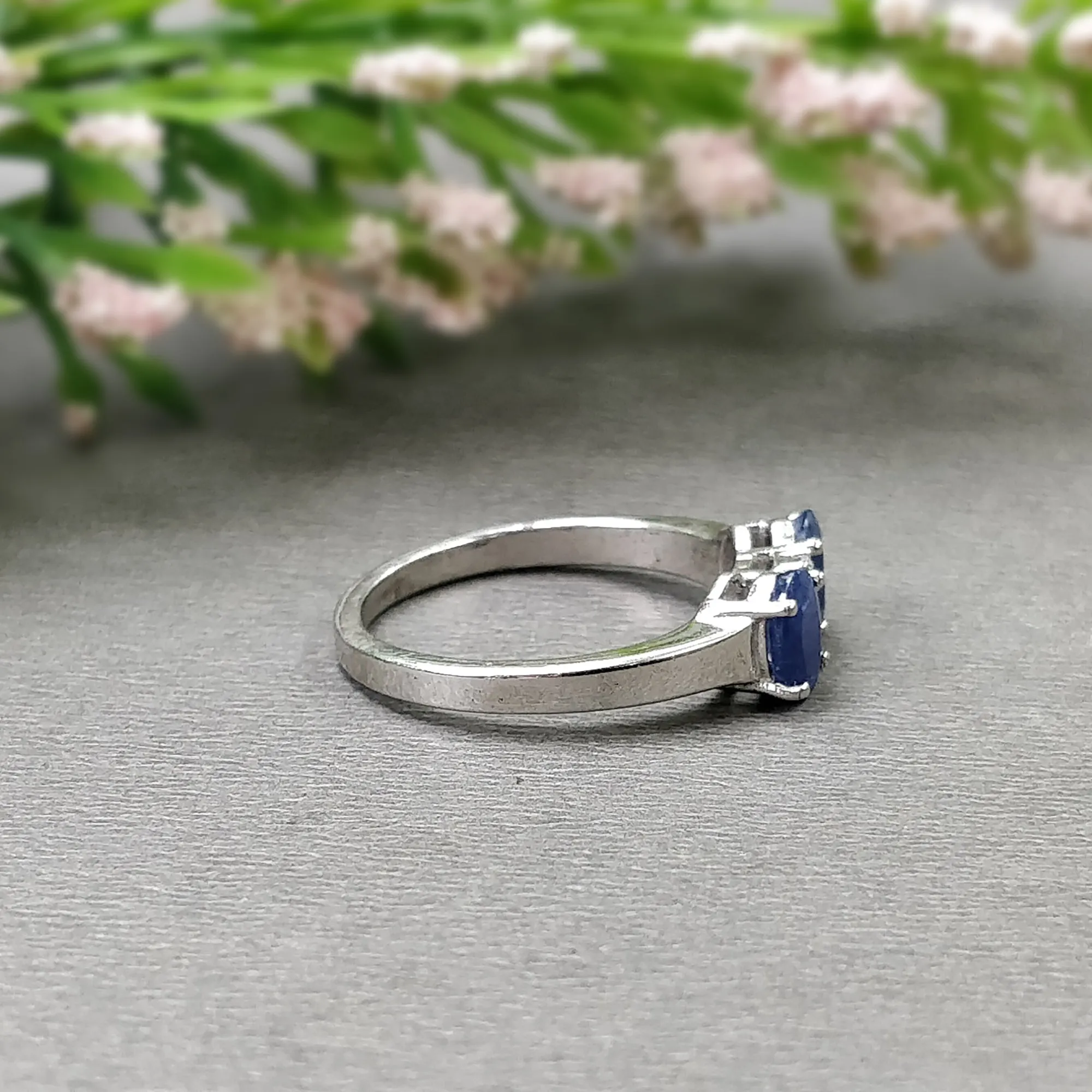 925 Sterling Silver Ring : 2.910gms Natural BLUE SAPPHIRE Gemstone With CZ Oval Normal Cut Prong Set Unisex Ring 7.5US