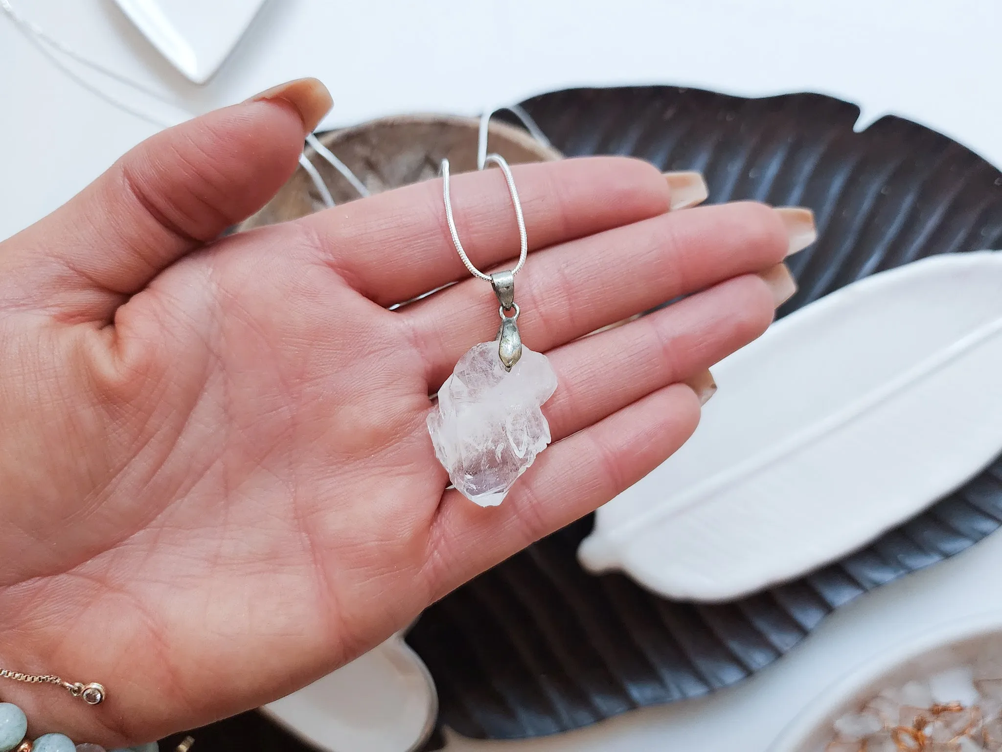 Faden Quartz Necklace