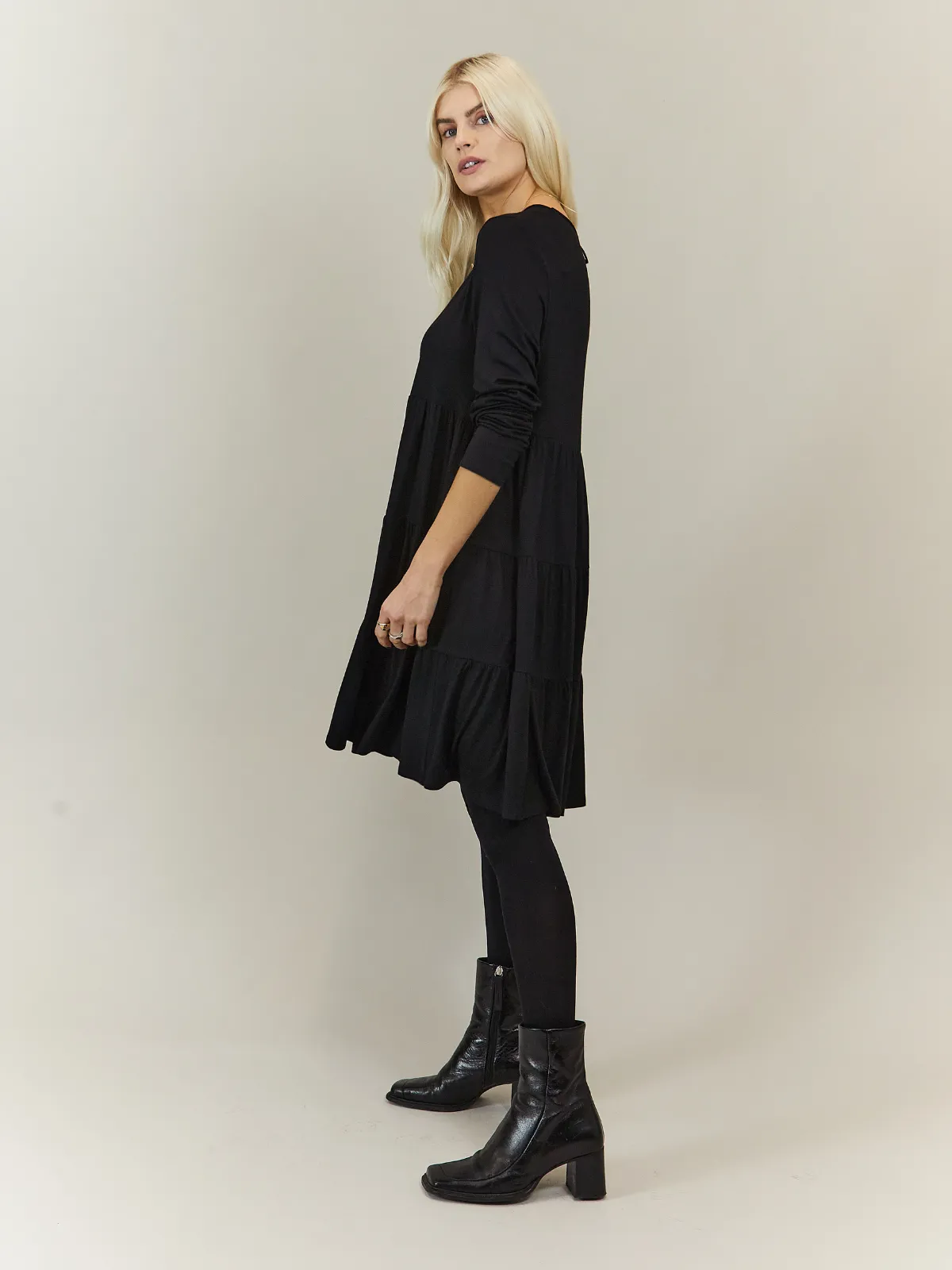 Stef Tiered Jersey Smock Dress / Black