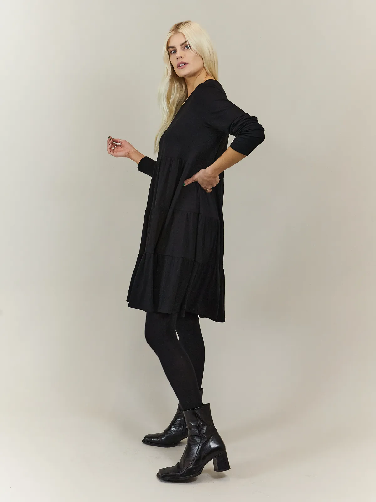 Stef Tiered Jersey Smock Dress / Black